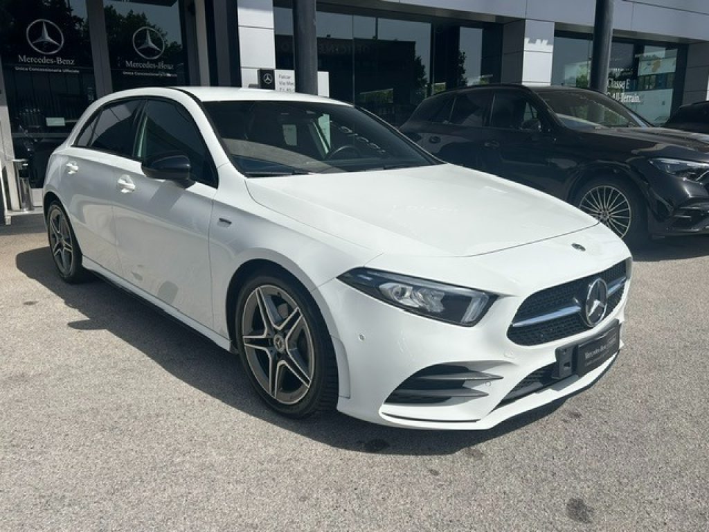 MERCEDES-BENZ A 180 d Automatic Premium